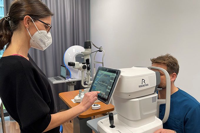 Nový přístroj na měření zraku na našem očním oddělení