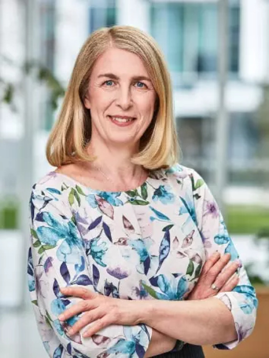 Dr Jana Yanova min